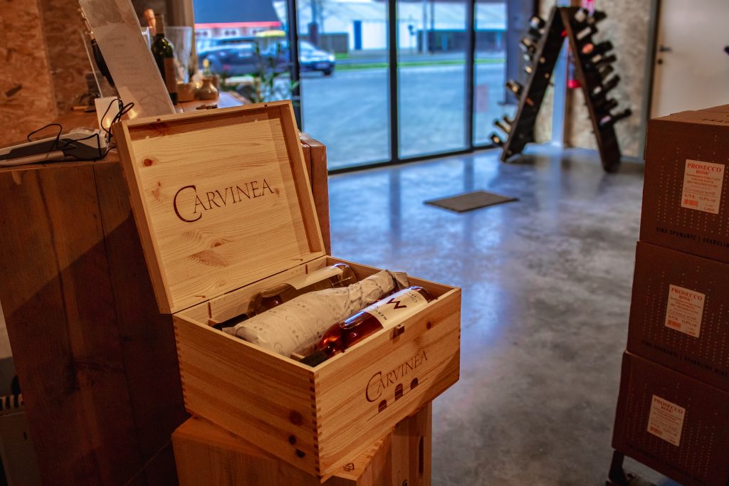 j&w wines promo foto store front shop photography first take productions grobbendonk